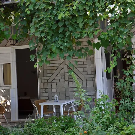 Hotel Chrisi Akti