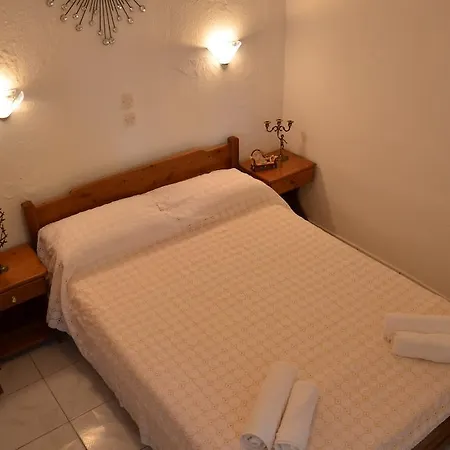 Hotel Chrisi Akti *