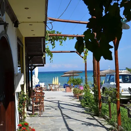 Hotel Chrisi Akti *